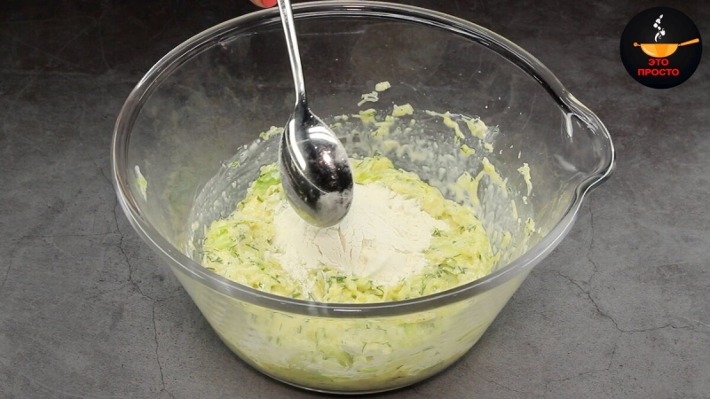 Готовлю капустные оладьи в духовке: обычно делаю двойную порцию (летом капусту заменяю на кабачки)
