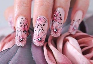 Цветочные рисунки на ногтях - фото 19