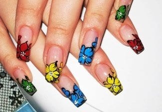 Цветочные мотивы на ногтях — фото 18