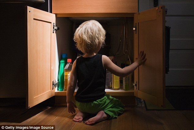 15 неожиданных мест в доме, которые могут быть опасны для ребенка