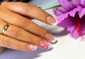Цветочные мотивы на ногтях — фото 41