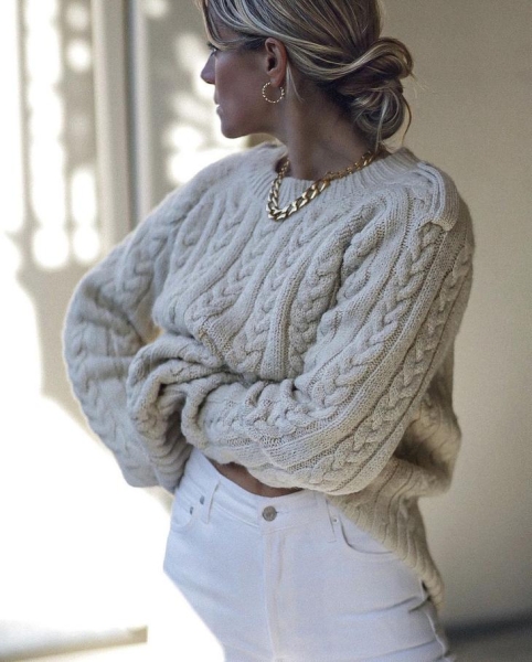 20 примеров, как стильно носить свитер в любом стилевом направлении