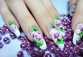 Цветочные мотивы на ногтях — фото 40