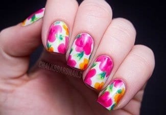 Цветочные мотивы на ногтях — фото 22