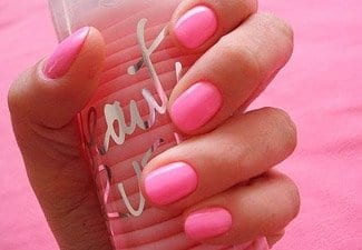 Розовый маникюр на коротких ногтях - фото 18