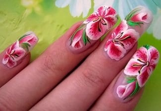 Цветочные рисунки на ногтях - фото 8
