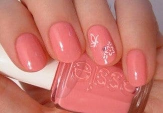 Розовый маникюр на коротких ногтях - фото 15