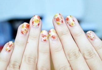 Цветочные мотивы на ногтях — фото 6