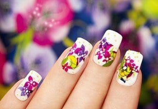 Цветочные мотивы на ногтях — фото 21