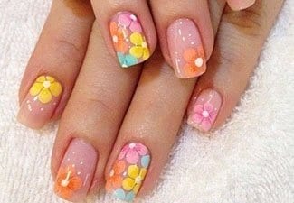 Цветочные мотивы на ногтях — фото 23