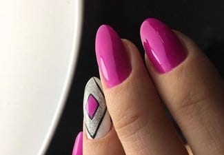 Розовый маникюр на длинных ногтях - фото 32