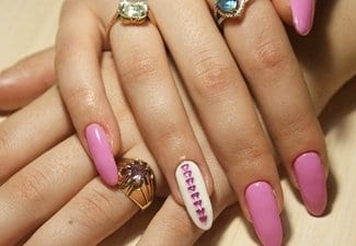 Розовый маникюр на длинных ногтях - фото 17