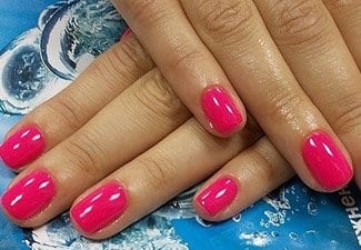Розовый маникюр на коротких ногтях - фото 19