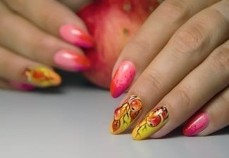 Искусственная краска на ногтях — фото 17