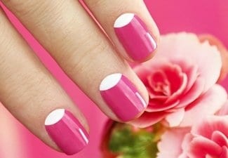 Розовый маникюр на коротких ногтях - фото 29