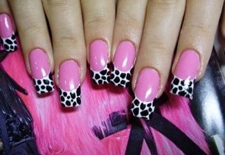 Розовый маникюр на длинных ногтях - фото 5