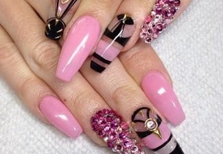Розовый маникюр на длинных ногтях - фото 18