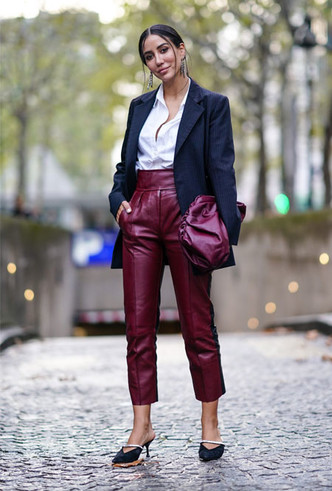 С чем носить кожаные брюки: самые стильные и простые сочетания