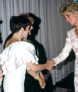 Как звезды одевались для свиданий с принцессой Дианой: от скромной Элизабет Тейлор до элегантной Николь Кидман