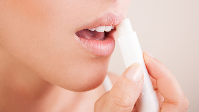 11 аргументов в пользу бальзама для губ, который решит многие повседневные проблемы