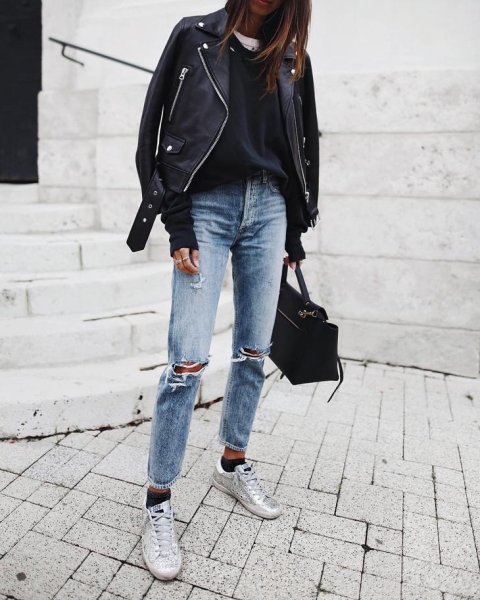 18 стильных примеров, как носить джинсы с кроссовками и кроссовками