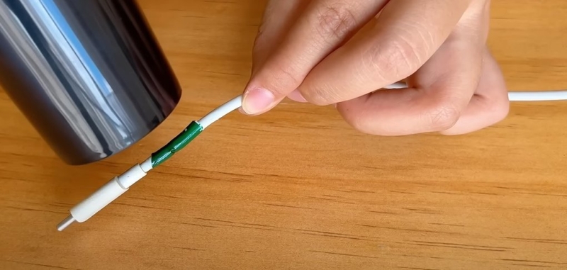 Если оборвался кабель от зарядного устройства: два простых способа ремонта