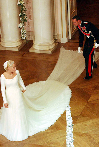 Почему свадебное платье Меган Маркл было таким скромным (на самом деле)