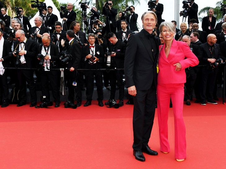 Триумф Джонни Деппа и вечно юной Хелен Миррен: самые роскошные наряды звезд на открытии Каннского кинофестиваля 2023